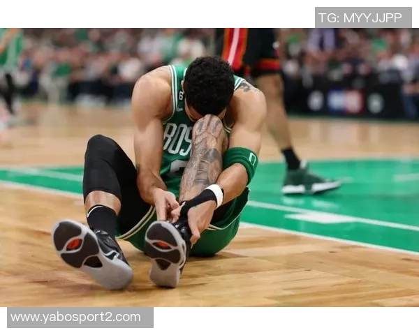 豪泽赞塔图姆全力训练虽未出战却深刻影响全队士气与表现